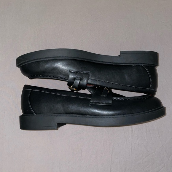 NWOT Tommy Hilfiger Black Terina Loafer W Gold Accents Size 10 ⭐️ - Picture 4 of 9